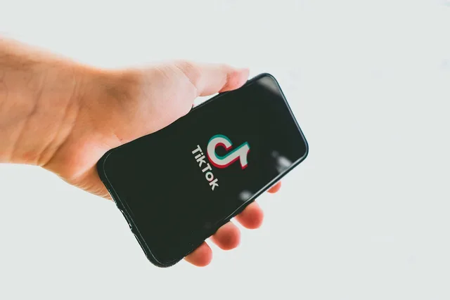 tiktok, social media, app, tik tok, smartphone, iphone, mobile, internet, technology, digital, communication, apple, social, multimedia, screen, phone, youth, application, tiktok, tiktok, tiktok, tiktok, tik tok, tik tok, tik tok, tik tok, tik tok. TikTok advertising: keep agency fees apart from media spend